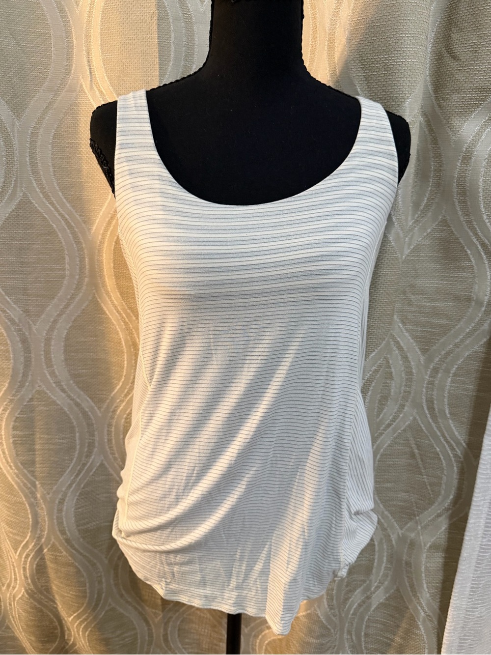 Lululemon Women’s White Striped Scoop Neck Tank Top